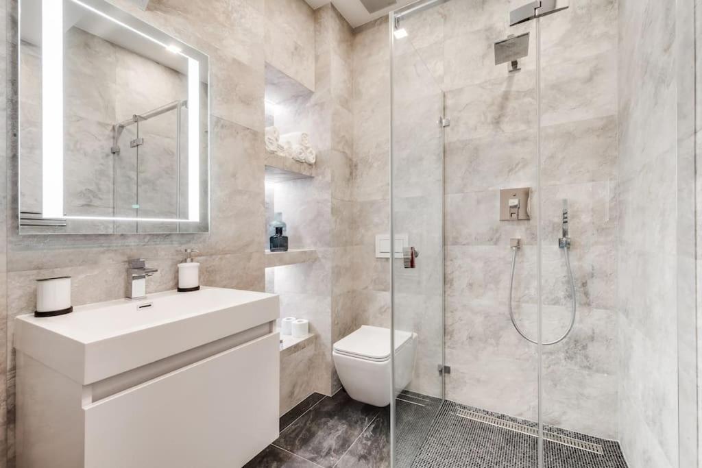 Apartment Deluxe Mansard In Karlin *