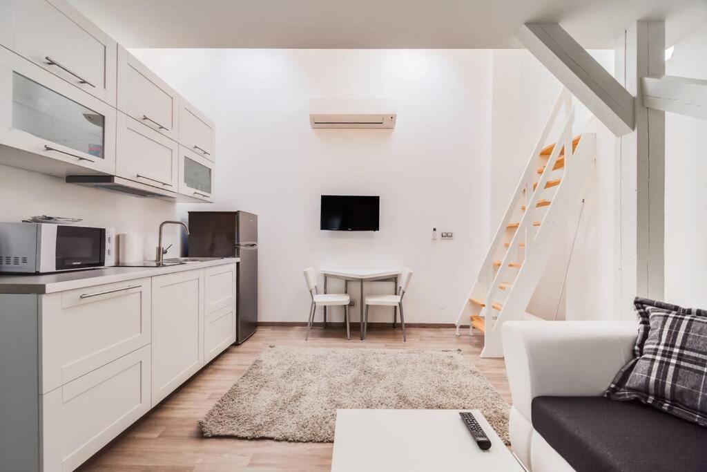 Apartment Deluxe Mansard In Karlin