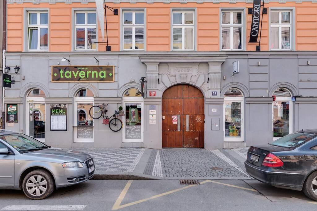 Deluxe Mansard In Karlin Apartment *